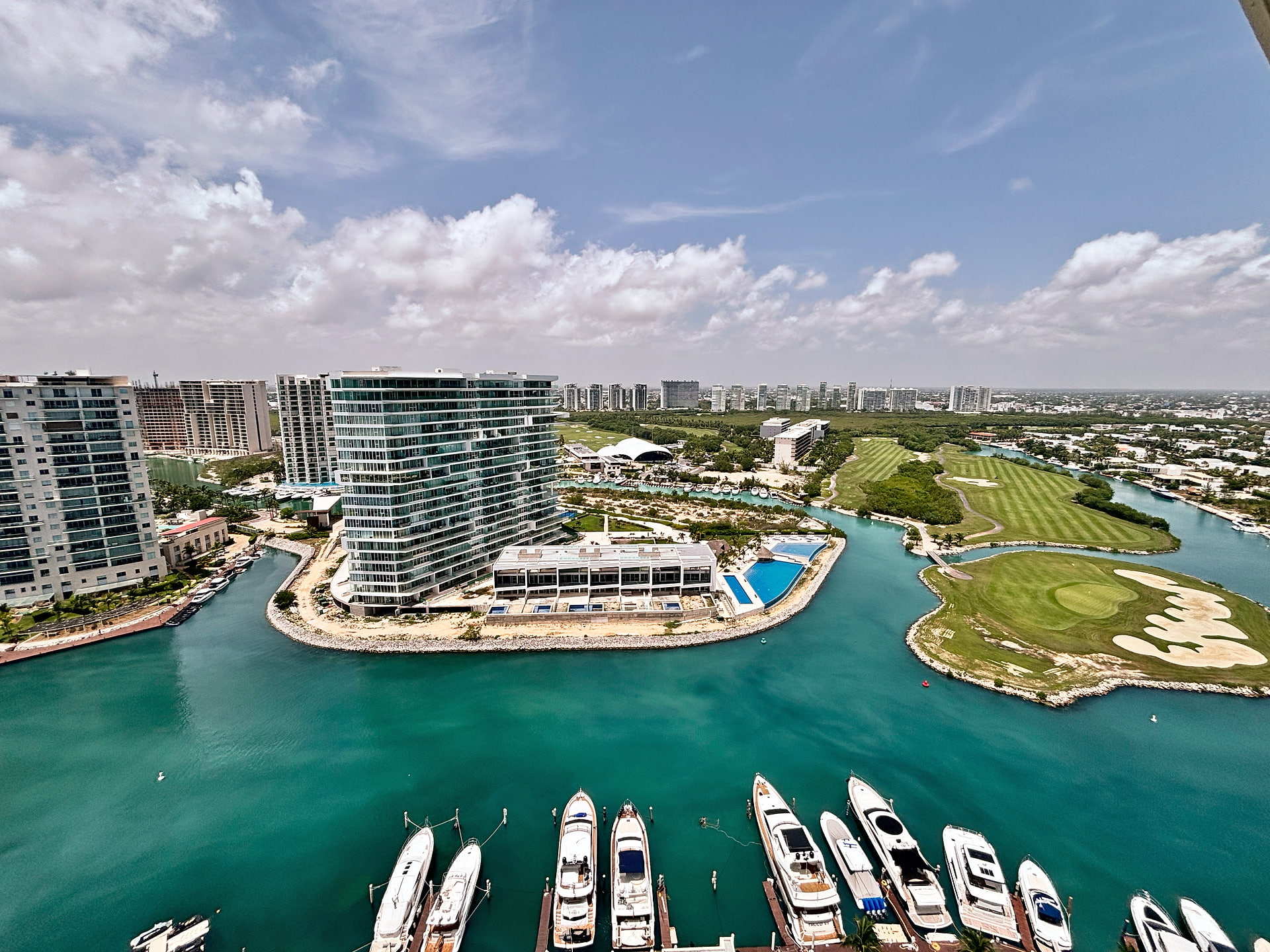 Penthouse de Lujo con Alberca Privada — SLS Bahía Beach, Puerto Cancún